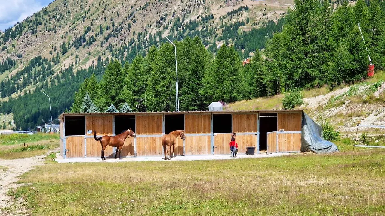 Appartement Studio Avec Vue Imprenable Sur La Montagne A Isola 25 M²